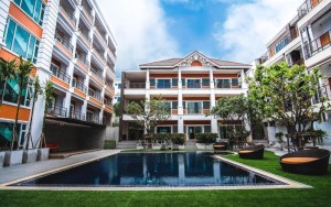 محوطه هتل محوطه هتل