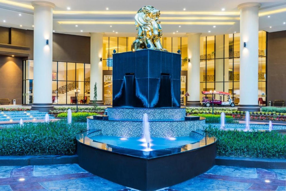 محوطه هتل محوطه هتل