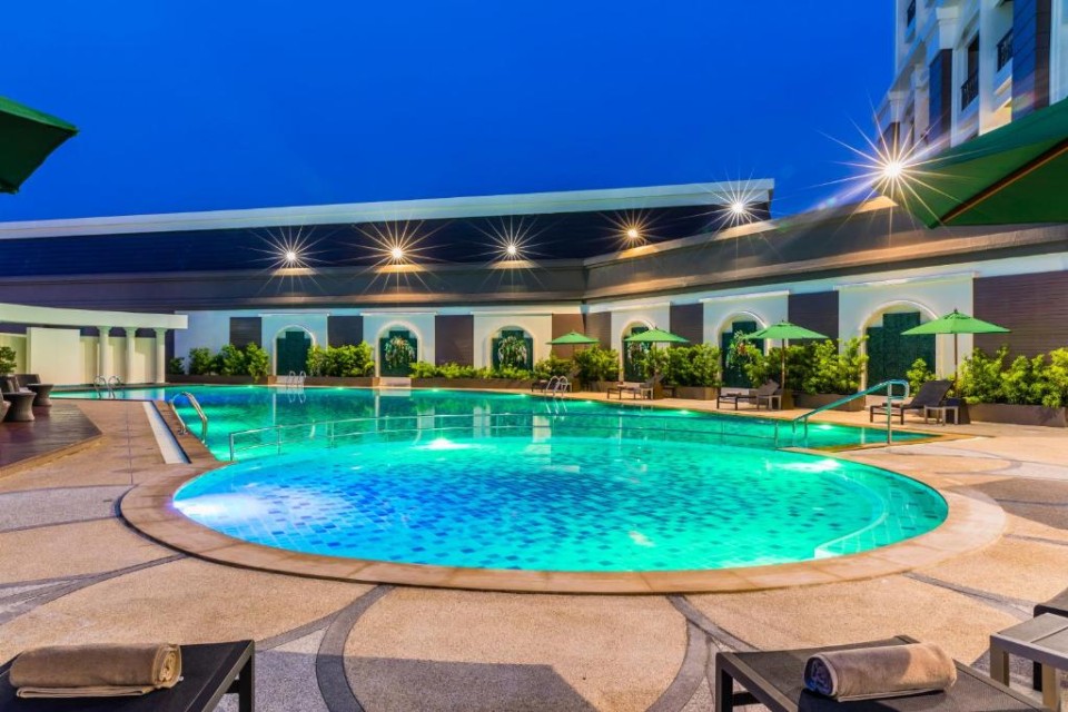 محوطه هتل محوطه هتل