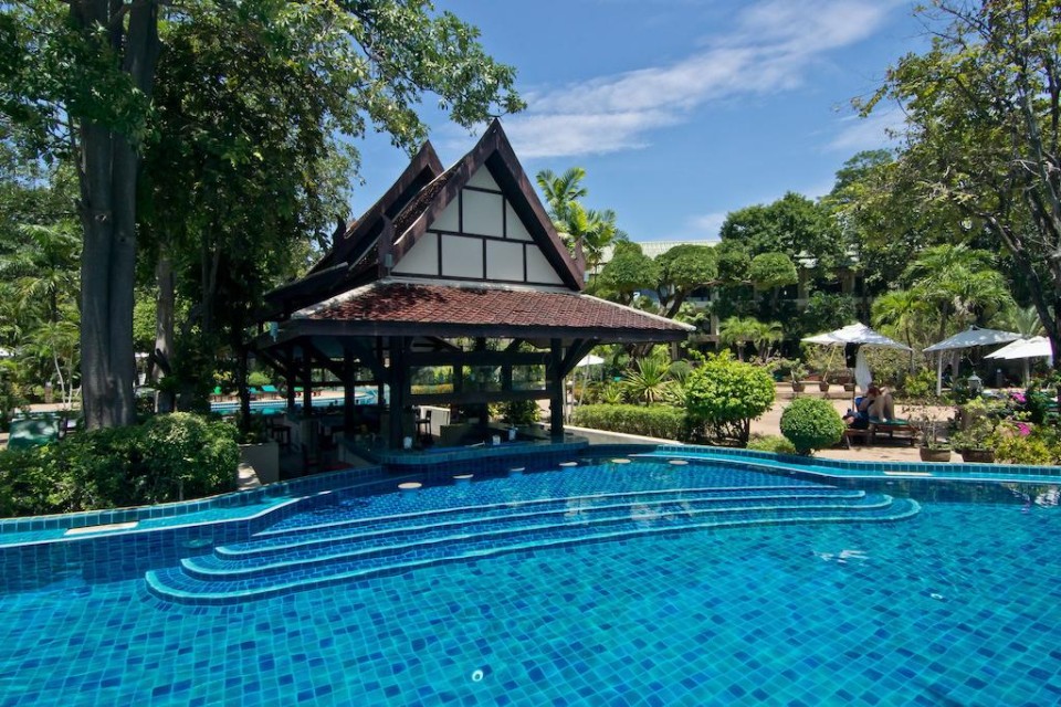 محوطه هتل محوطه هتل