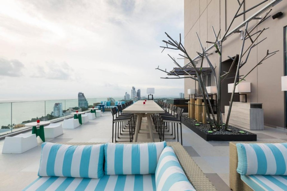 محوطه هتل محوطه هتل