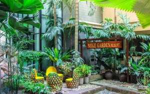 محوطه هتل محوطه هتل