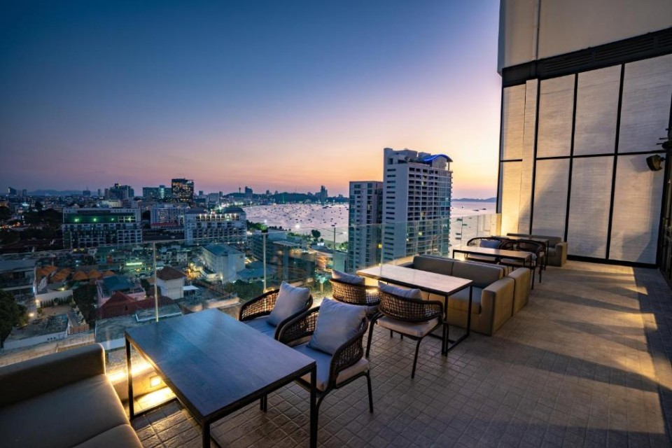 محوطه هتل محوطه هتل