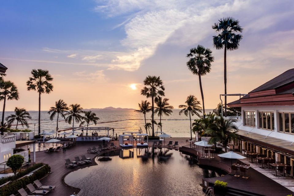 محوطه هتل محوطه هتل