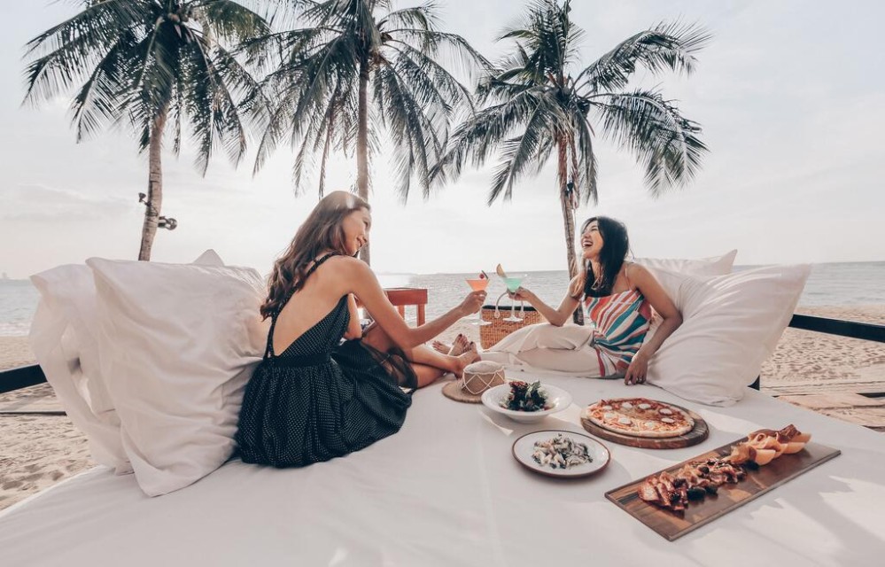 محوطه هتل محوطه هتل