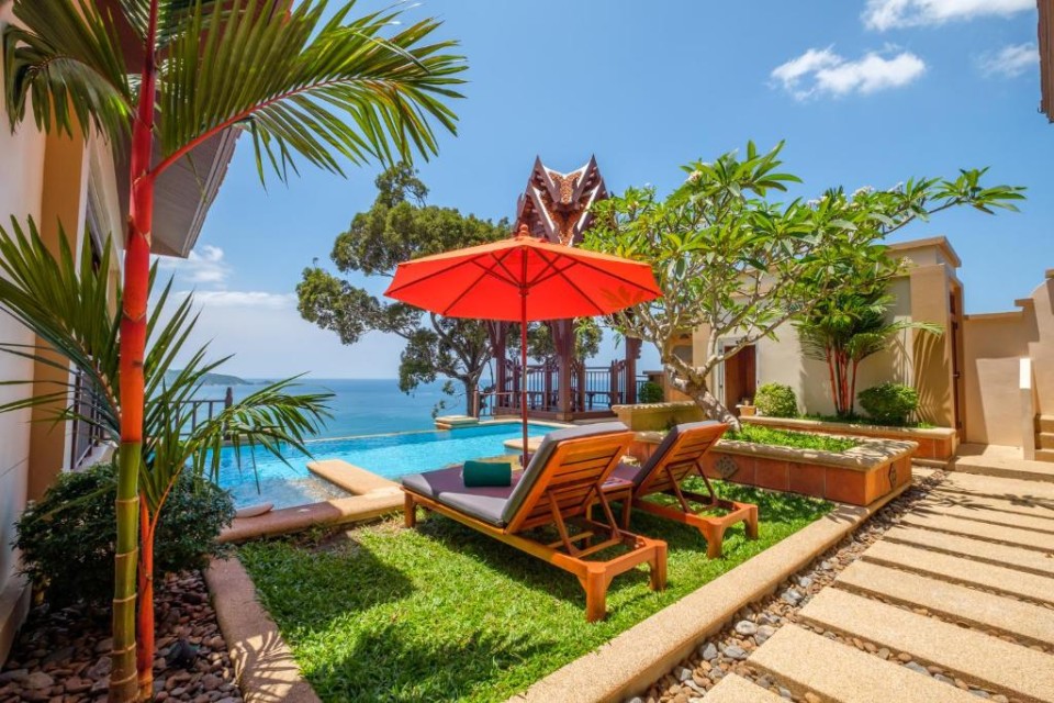 محوطه هتل محوطه هتل