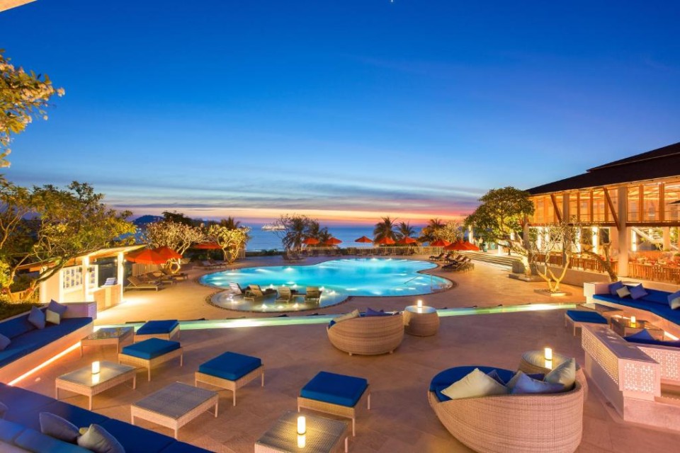 محوطه هتل محوطه هتل