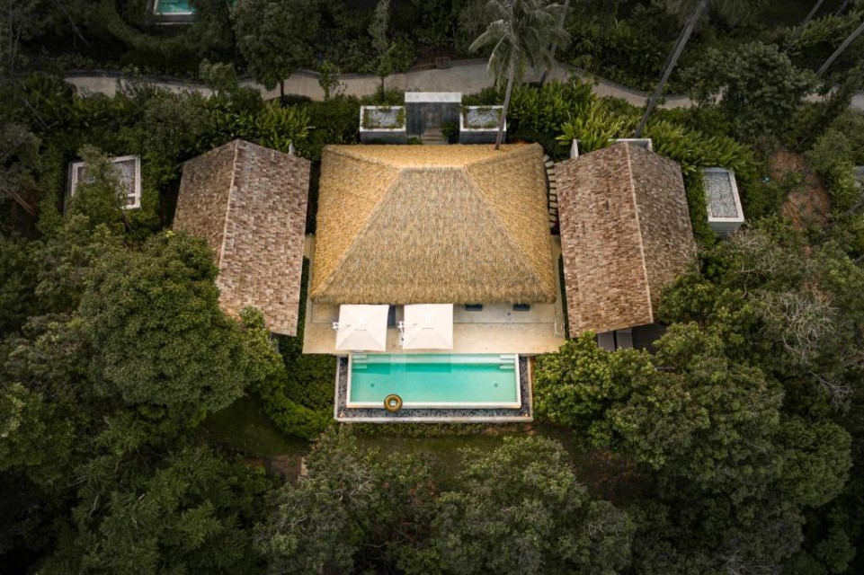 محوطه هتل محوطه هتل