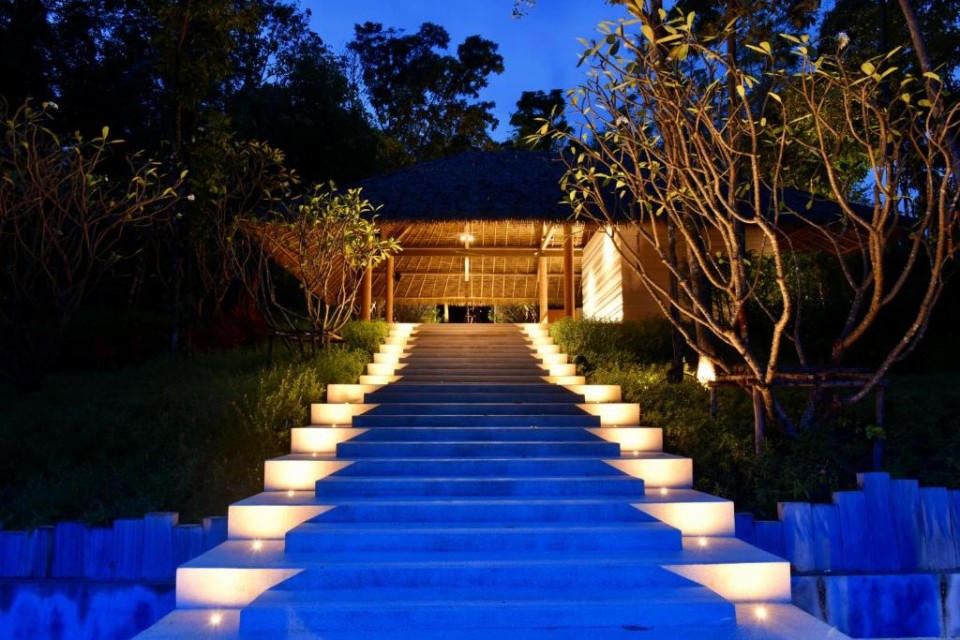 محوطه هتل محوطه هتل