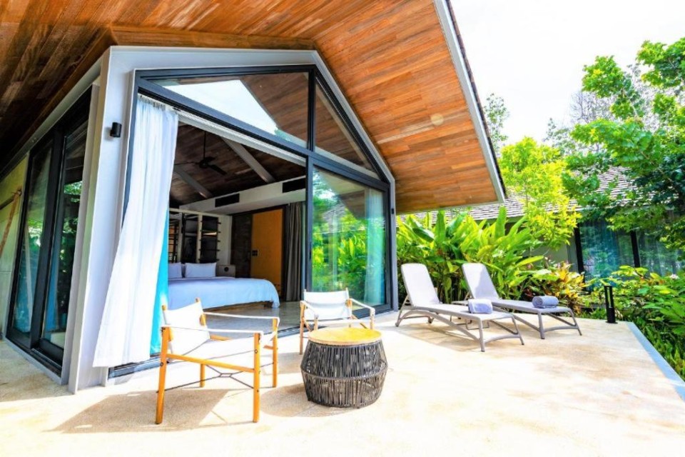 محوطه هتل محوطه هتل