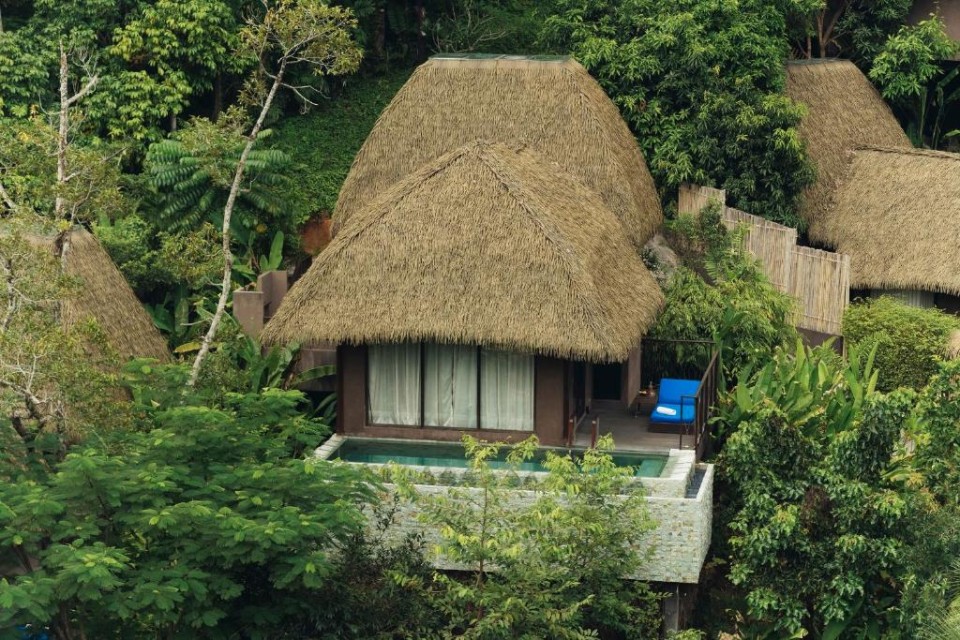 محوطه هتل محوطه هتل