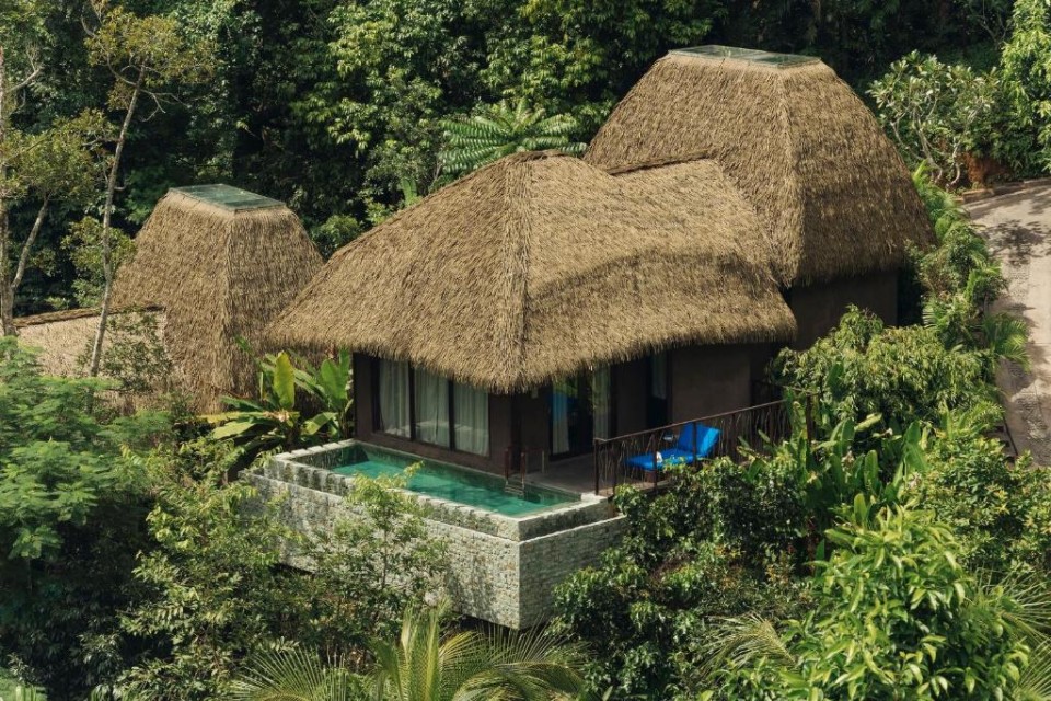 محوطه هتل محوطه هتل