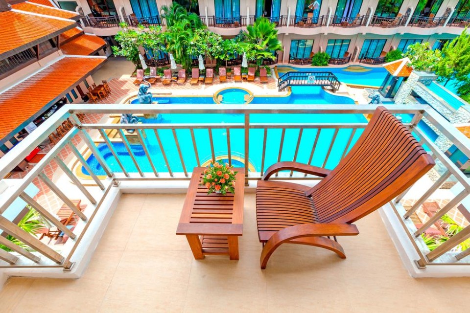 محوطه هتل محوطه هتل