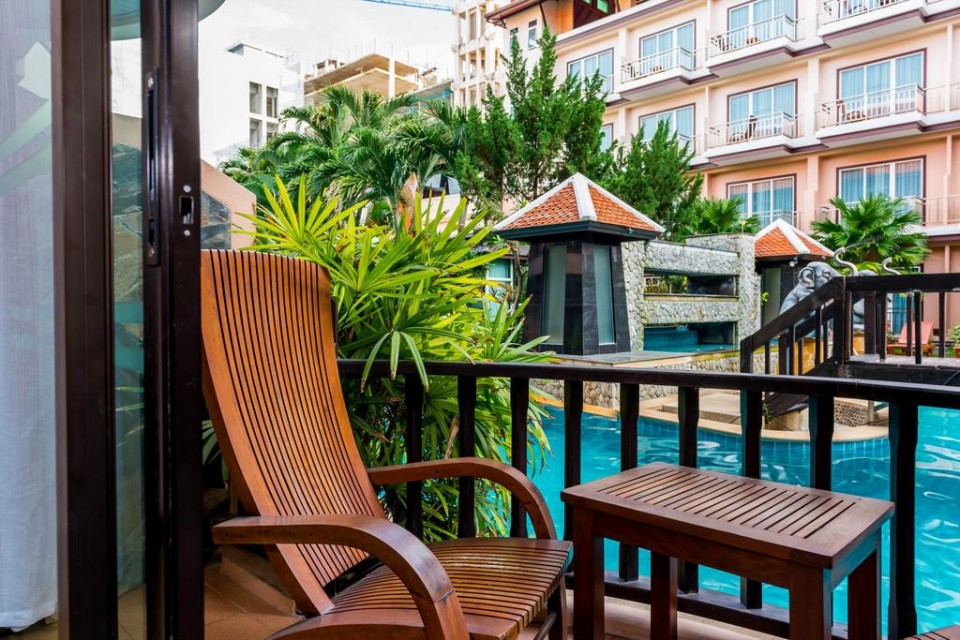 محوطه هتل محوطه هتل