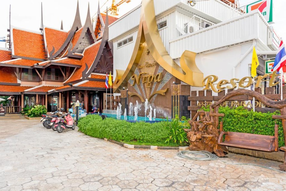 محوطه هتل محوطه هتل