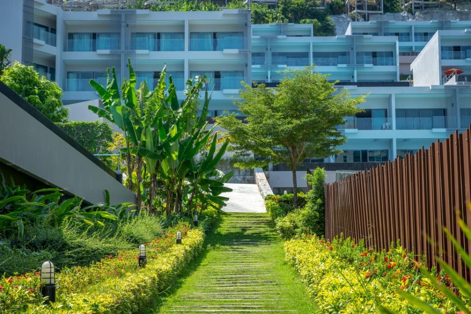 محوطه هتل محوطه هتل