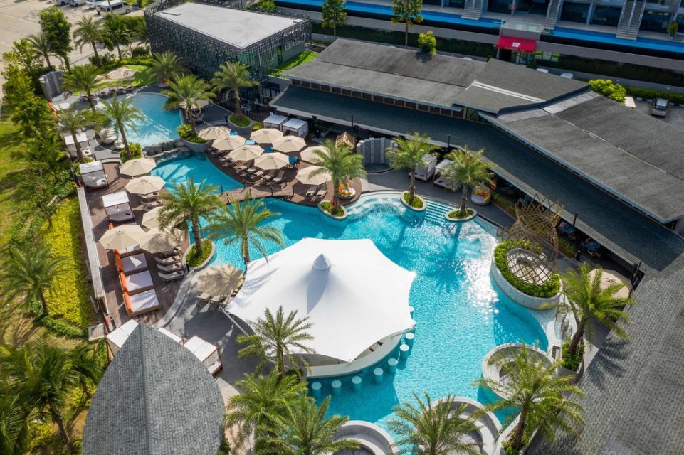 محوطه هتل محوطه هتل