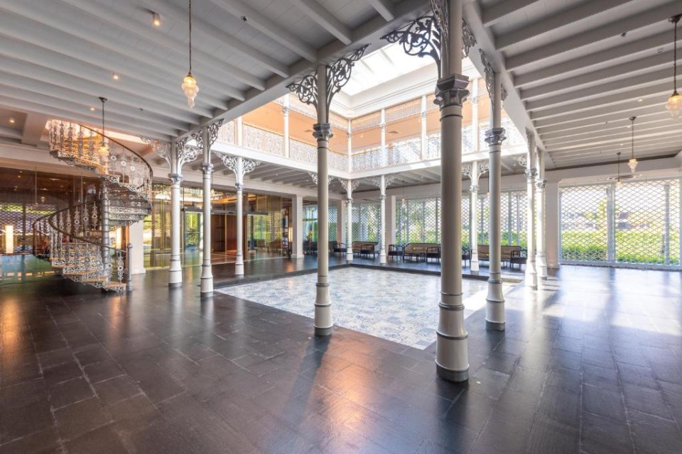 محوطه هتل محوطه هتل