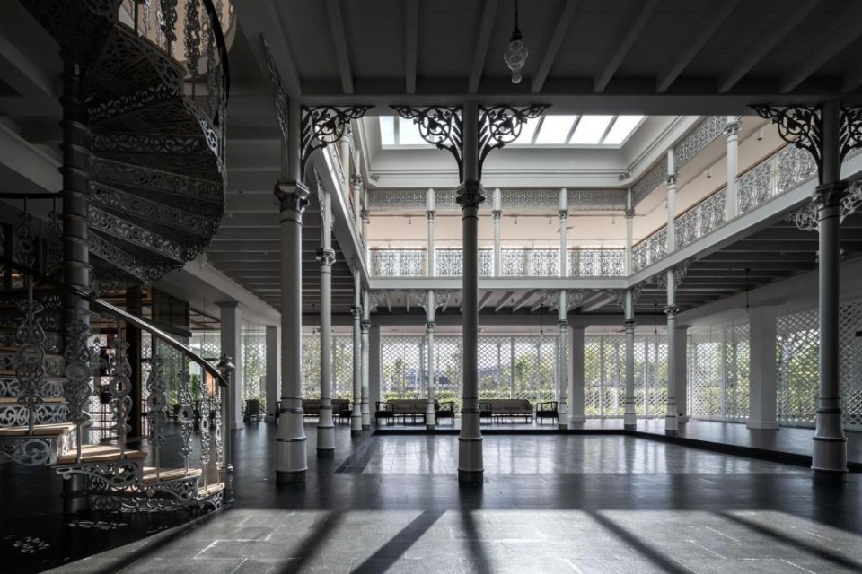 محوطه هتل محوطه هتل