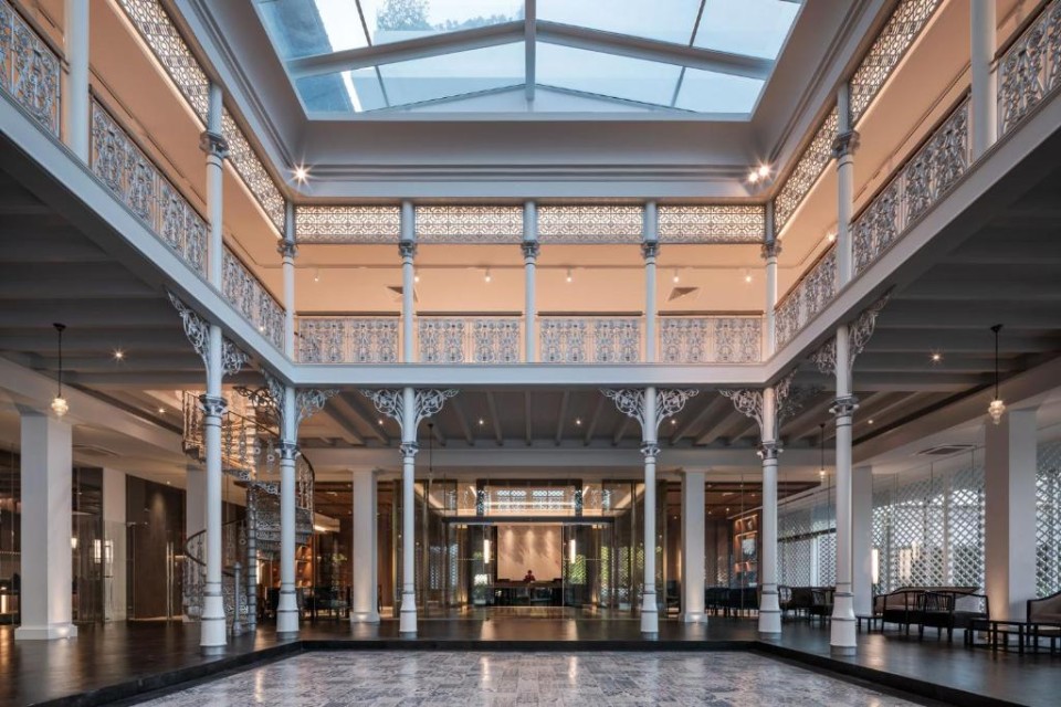 محوطه هتل محوطه هتل