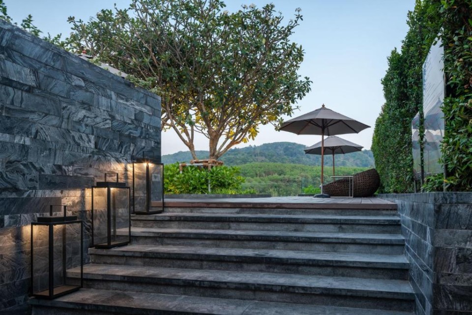 محوطه هتل محوطه هتل