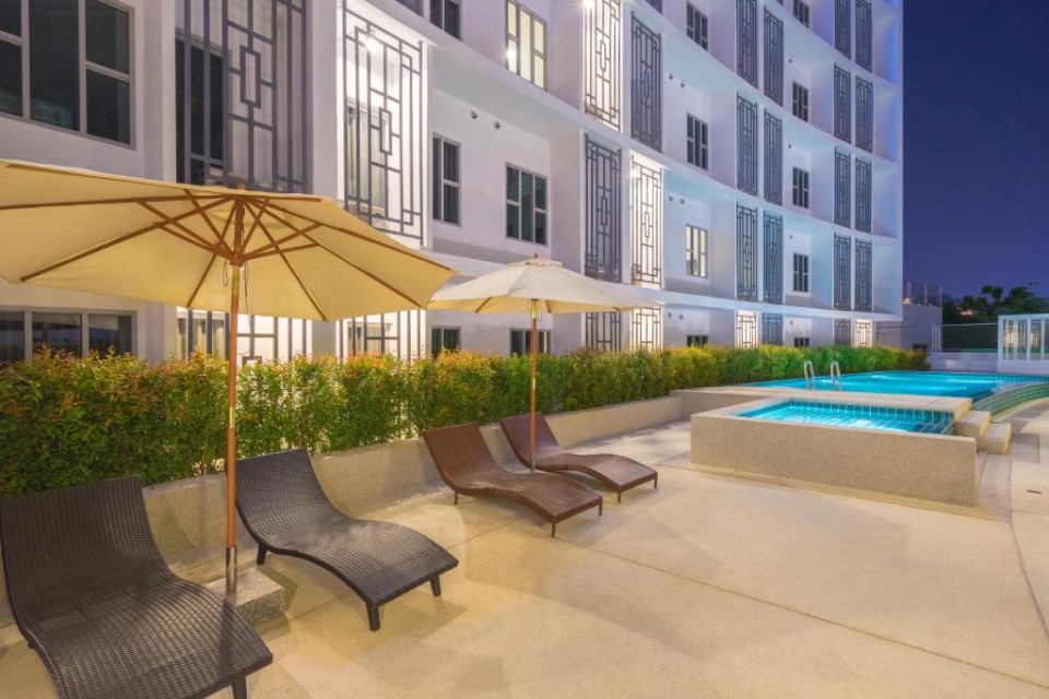 محوطه هتل محوطه هتل