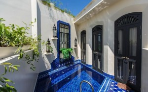 محوطه هتل محوطه هتل