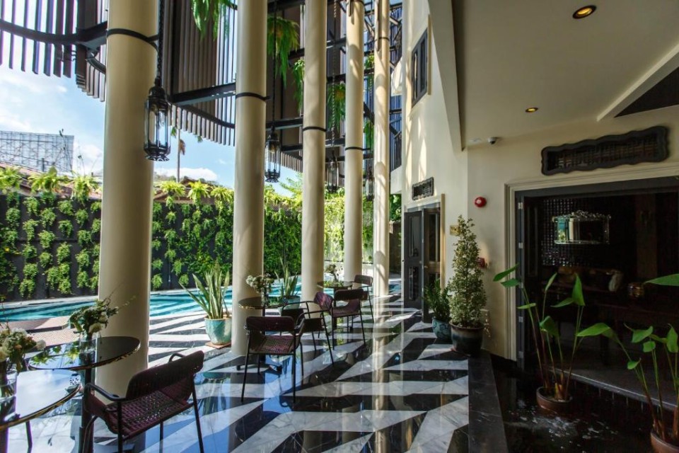 محوطه هتل محوطه هتل