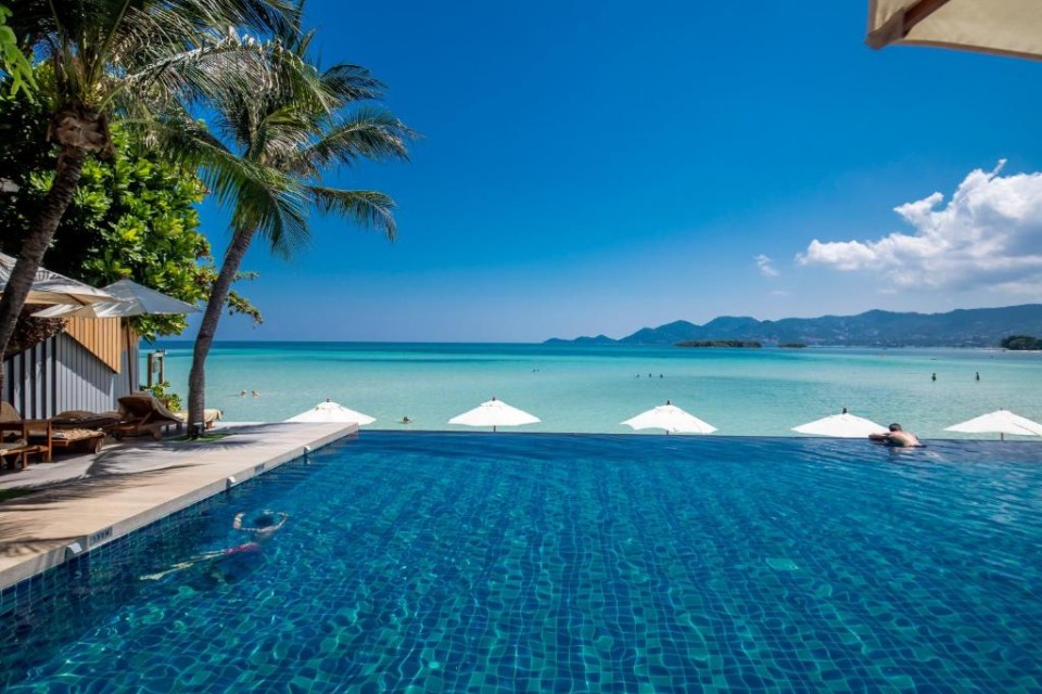 محوطه هتل محوطه هتل