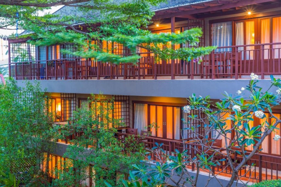 محوطه هتل محوطه هتل