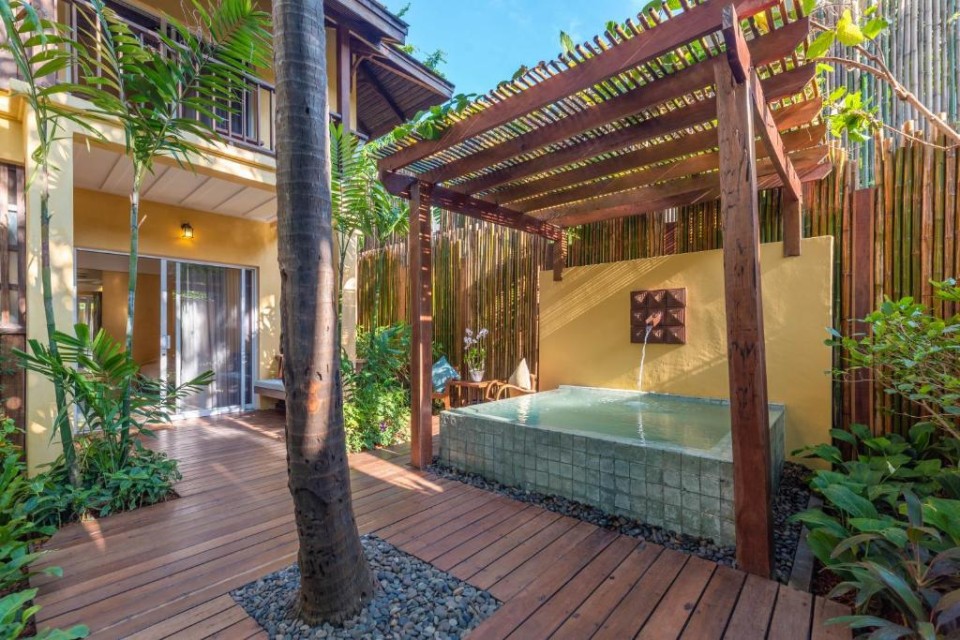 محوطه هتل محوطه هتل