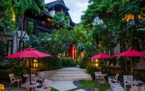 محوطه هتل محوطه هتل