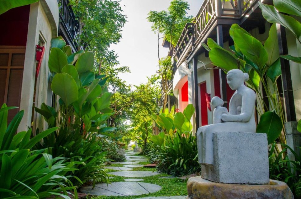 محوطه هتل محوطه هتل