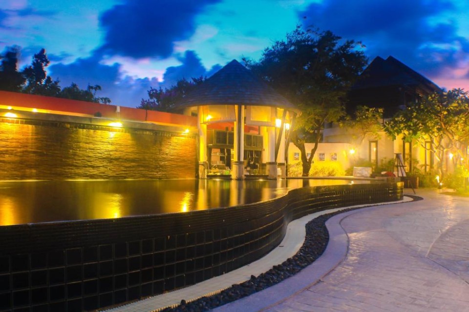 محوطه هتل محوطه هتل