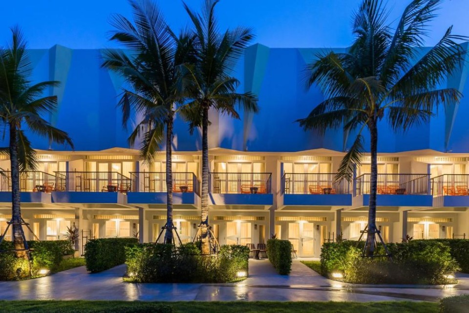 محوطه هتل محوطه هتل