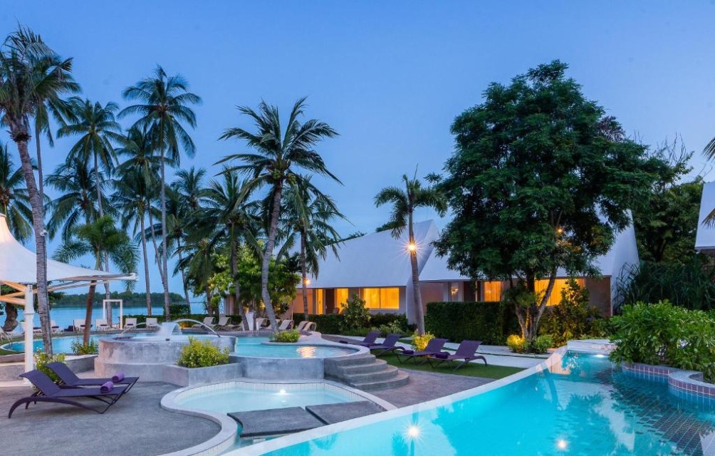 محوطه هتل محوطه هتل