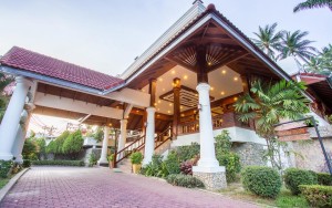 محوطه هتل محوطه هتل