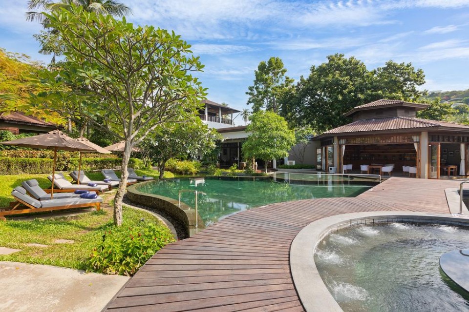 محوطه هتل محوطه هتل