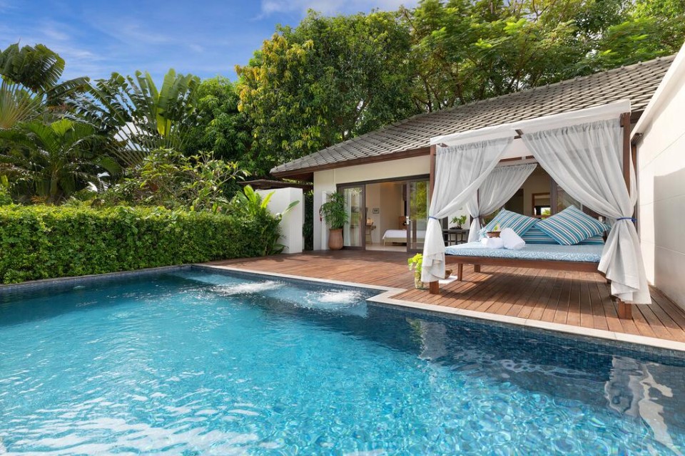 محوطه هتل محوطه هتل