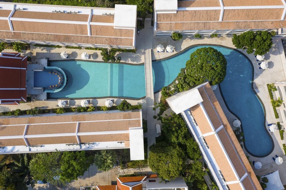 محوطه هتل محوطه هتل