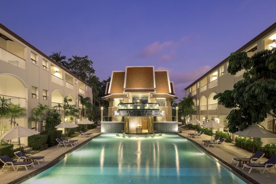 محوطه هتل محوطه هتل