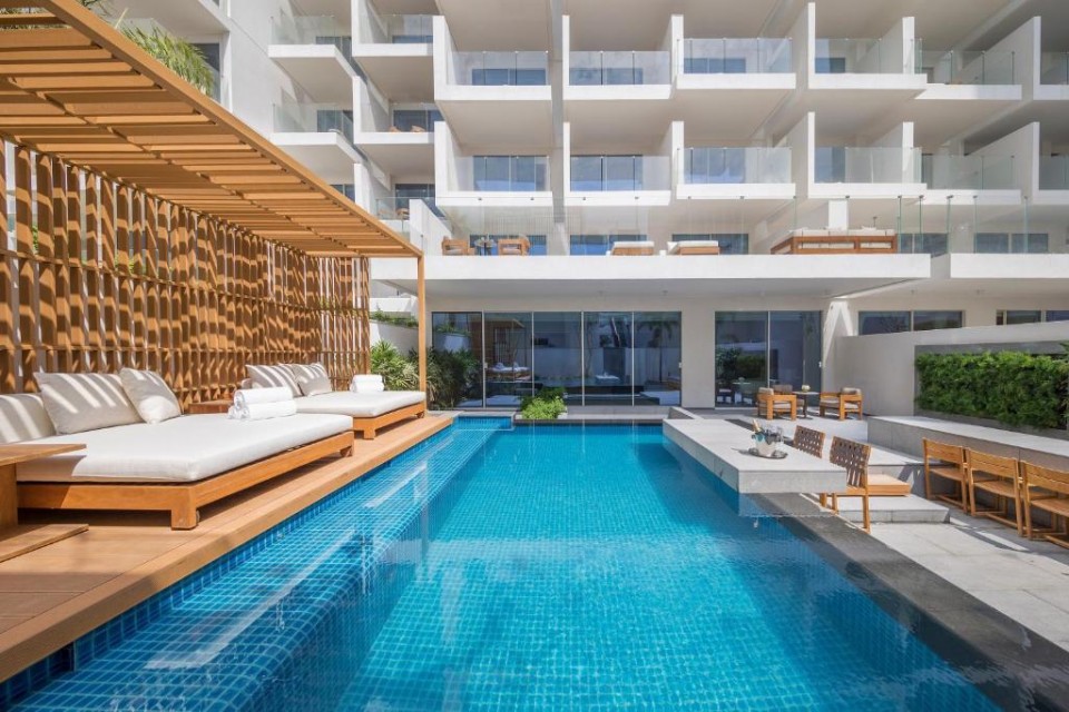 محوطه هتل محوطه هتل