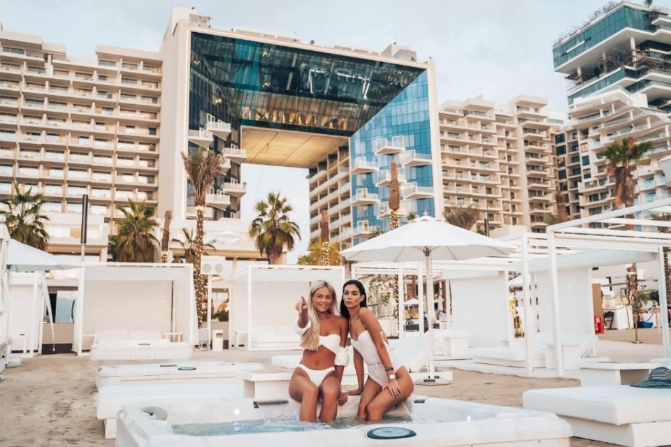 محوطه هتل محوطه هتل