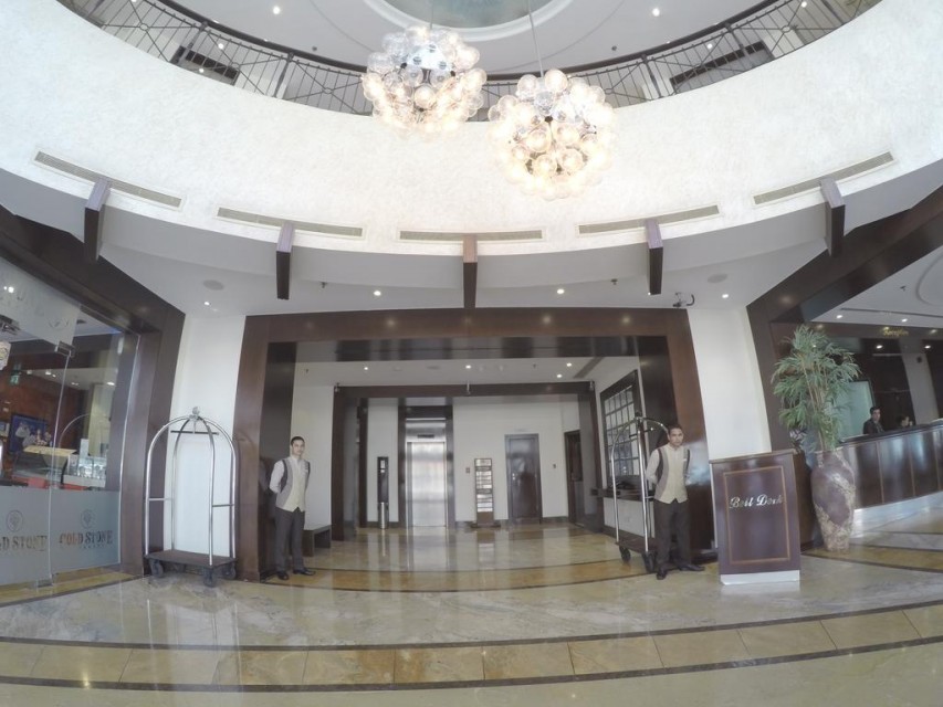 ورودی هتل ورودی هتل