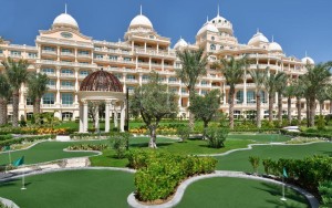 محوطه هتل محوطه هتل