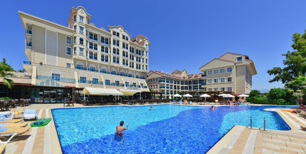 محوطه هتل محوطه هتل