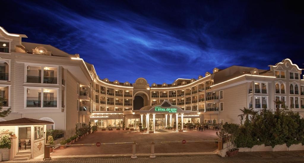 محوطه هتل محوطه هتل