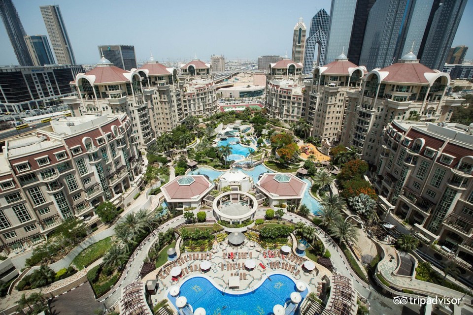 hotels-dubai-Swissotel-Al-Murooj-grounds--v2866604-26ba2c9637d85cfabc7a35aea816c669.jpg