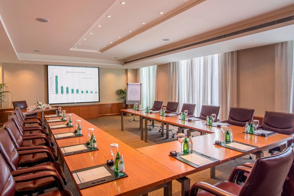 hotels-dubai-Swissotel-Al-Murooj-meeting-room-(5)-26ba2c9637d85cfabc7a35aea816c669.jpg