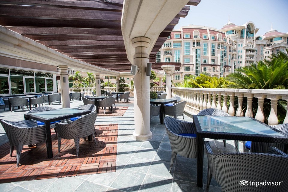 hotels-dubai-Swissotel-Al-Murooj-pergolas--v2866611-26ba2c9637d85cfabc7a35aea816c669.jpg